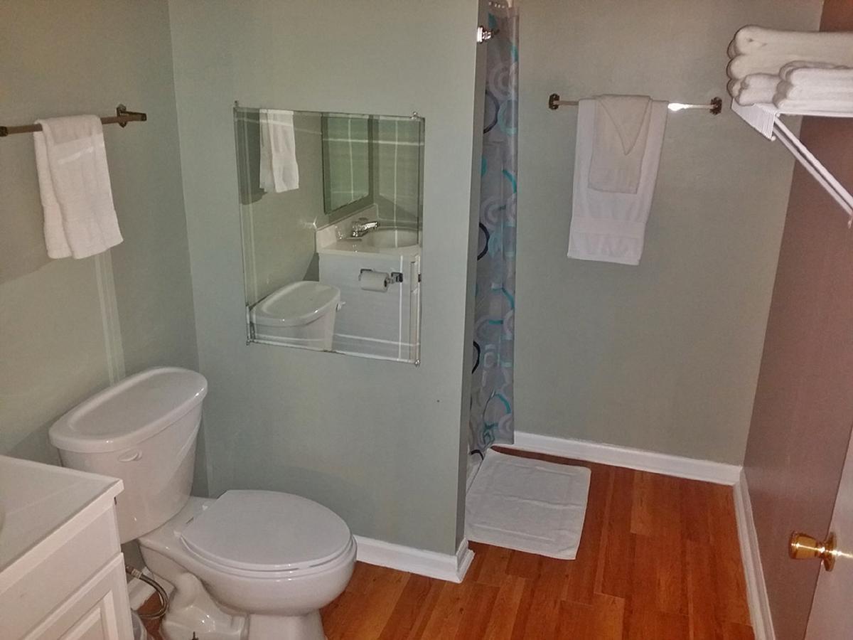 Carolina Landing Camping Resort Two-Bedroom Cabin 1 Fair Play Bagian luar foto