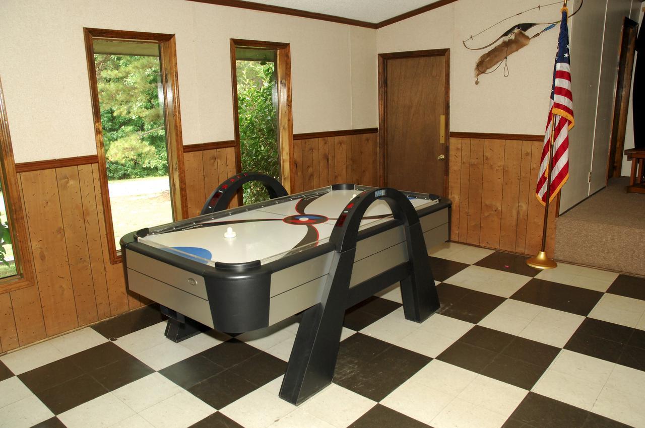 Carolina Landing Camping Resort Two-Bedroom Cabin 1 Fair Play Bagian luar foto