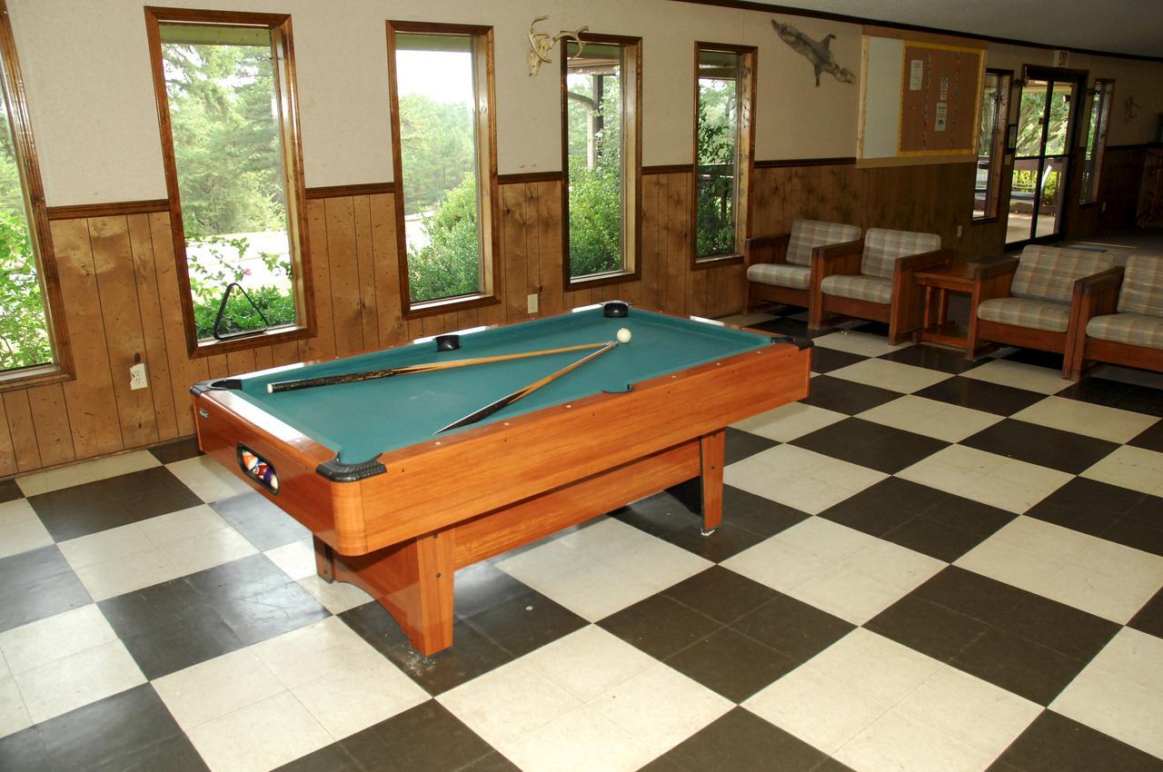 Carolina Landing Camping Resort Two-Bedroom Cabin 1 Fair Play Bagian luar foto